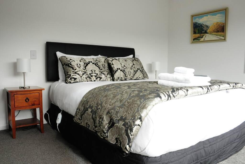 Fergus Hideaway Villa Te Anau Luaran gambar